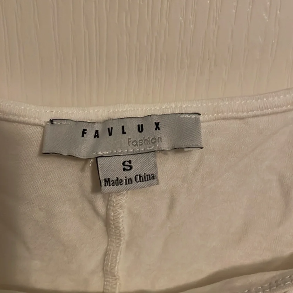 Puff sleeved white shirt - Picture 3 of 5